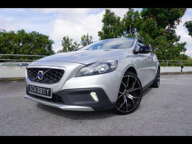 BUY VOLVO V40 2013, E-AUCTION AUTOS