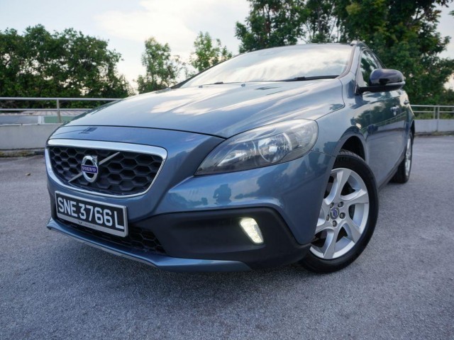 BUY VOLVO V40 2013, E-AUCTION AUTOS