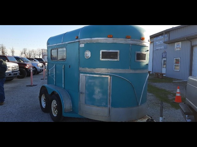 BUY 2 HORSE 2005 TRAILER, E-AUCTION AUTOS